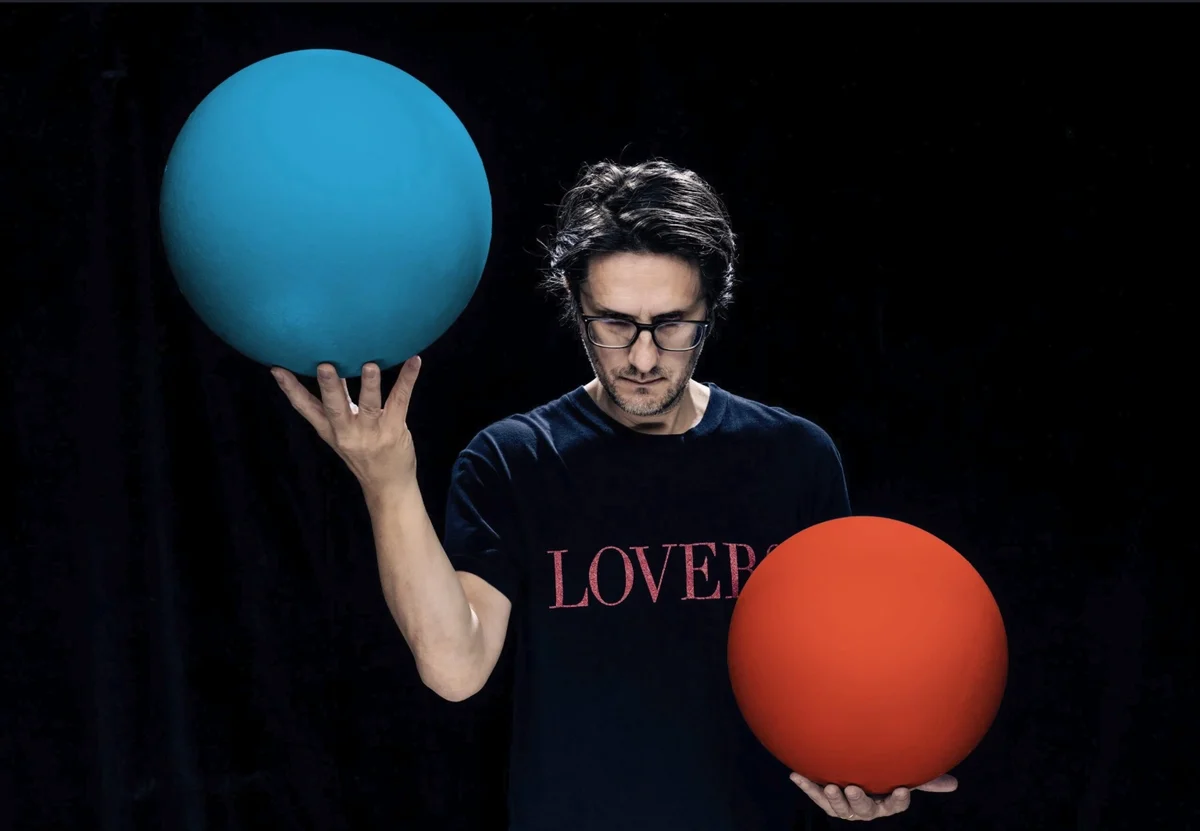 Steven Wilson performing live