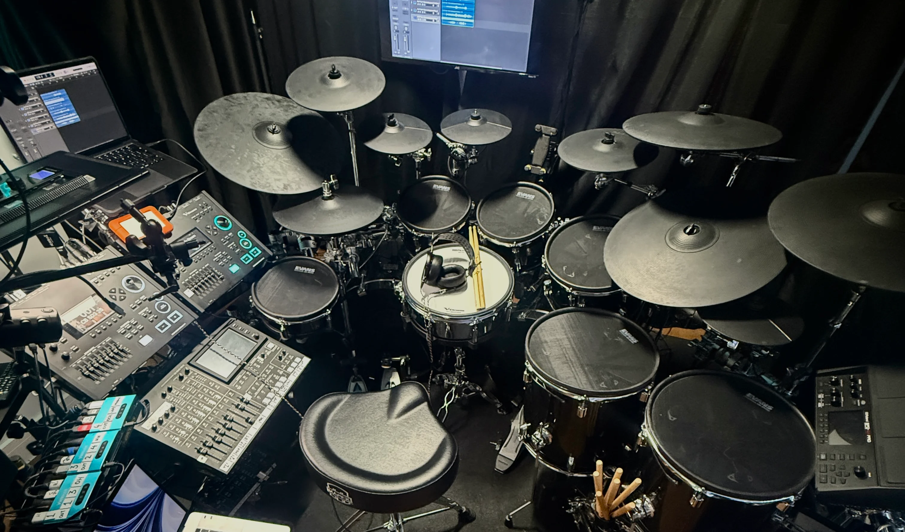 Craig Blundell performing and teaching at the drums